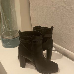Shoedazzle Black SYLVY NWOT Black Size 8 1/2 Booties